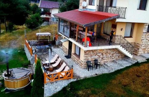 Dospat House | Inviting Divna Guest House with Private Beach and Ocean Views