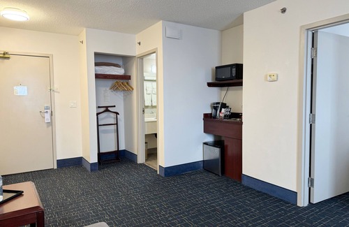 Calgary Hotel | Eco-Friendly Divya Sutra Plaza with Pool & Conference Centre