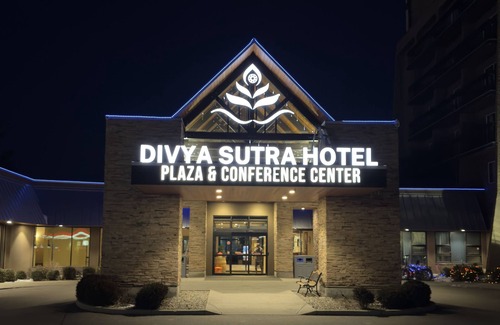 Vernon Apartment | Elegant Divya Sutra Plaza & Conference Centre in Vernon, BC