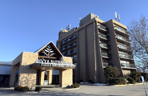 Vernon Apartment | Elegant Divya Sutra Plaza & Conference Centre in Vernon, BC