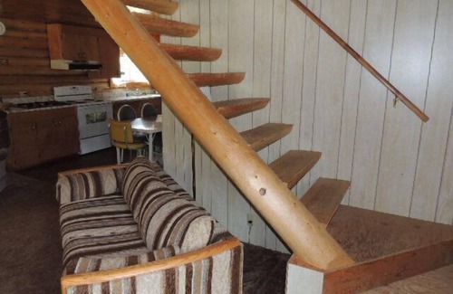 Dixie Cabin | Pet-Friendly Log Cabin Retreat in Dixie, Idaho - 10/10 Score