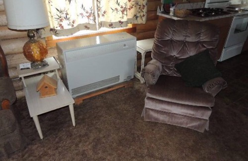 Dixie Cabin | Pet-Friendly Log Cabin Retreat in Dixie, Idaho - 10/10 Score