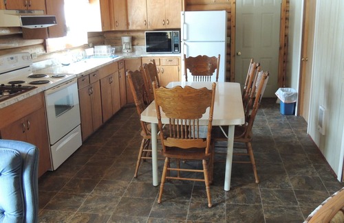 Dixie Cabin | Pet-Friendly Log Cabin Retreat in Dixie, Idaho - 10/10 Score