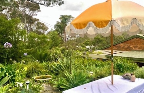 Dalmeny House | Relax at Dixie Margaret Surf Shack with Oceanfront Views