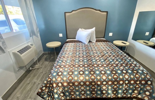 Compton Hotel | Explore Dixie Motel: Family-Friendly with Breakfast & Kitchen