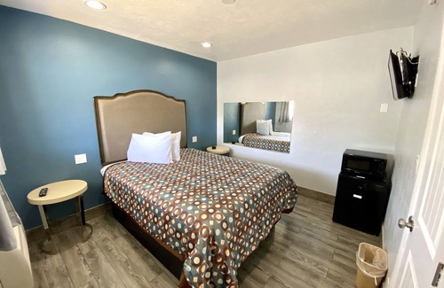 Compton Hotel | Explore Dixie Motel: Family-Friendly with Breakfast & Kitchen