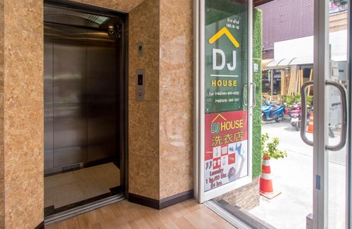 Patong Apartment | Family-Friendly DJ House in Patong - Rated 8/10 by Guests