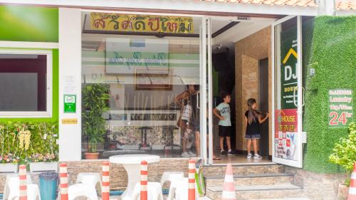 Patong Apartment | Family-Friendly DJ House in Patong - Rated 8/10 by Guests