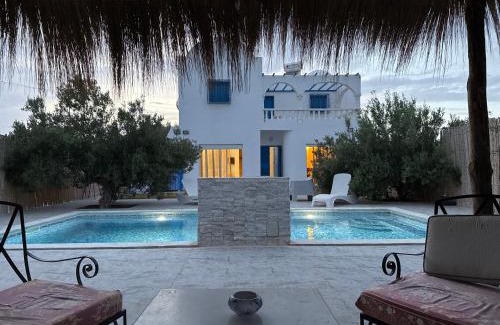 Aghir Villa | Outstanding Djerba 7: Oceanfront Bliss with Pool & Hot Tub