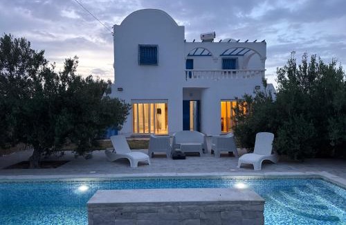 Aghir Villa | Outstanding Djerba 7: Oceanfront Bliss with Pool & Hot Tub