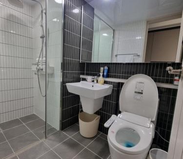 Seongnae-dong Apartment | Yolo House: Guest Rated 9/10 with Family-Friendly Amenities