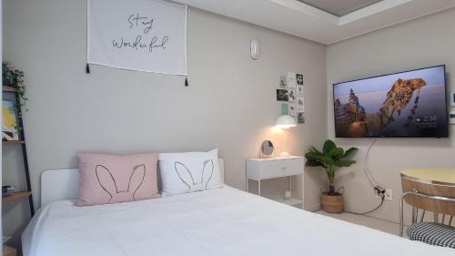 Seongnae-dong Apartment | Yolo House: Guest Rated 9/10 with Family-Friendly Amenities