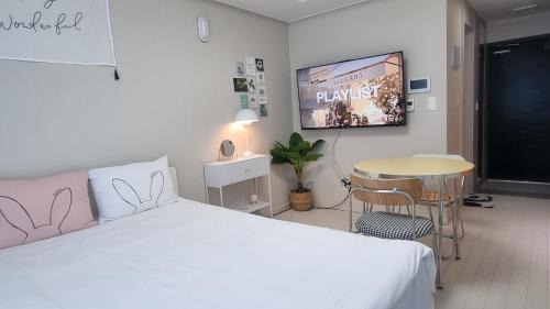 Seongnae-dong Apartment | Yolo House: Guest Rated 9/10 with Family-Friendly Amenities