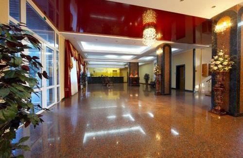 Kremenchuk Hotel | Comfortable Dniprovski Zori: Breakfast & Hot Tub Awaits