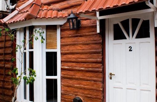 Chascomus Cabin | Discover Doña Margarita: Oceanfront Getaway with Pool