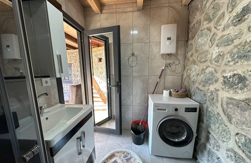 Pazar House | Tranquil Retreat with Jacuzzi and Swing in Nature's Embrace
