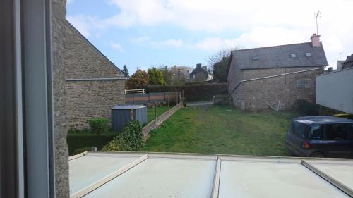 Saint-Carreuc House | Family-Friendly Retreat at do mi si la do ré with Dining