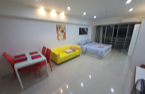 Bang Na Condo | Sky-High Views with Salt Water Pool and Family-Friendly Vibes