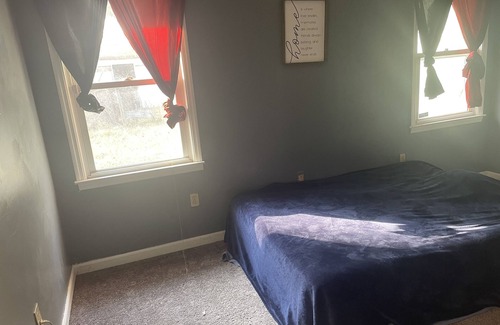 Summerville House | Charming Retreat Near CHS & Downtown - Pet-Friendly Stay