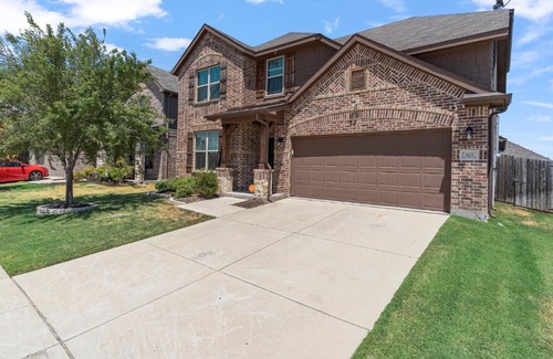 Little Elm House | Family-Friendly Hotel with Pool and Kitchen Amenities