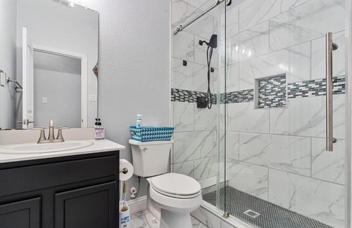 Little Elm House | Family-Friendly Hotel with Pool and Kitchen Amenities