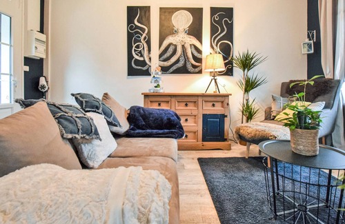 Saint-Jean-le-Thomas Apartment | Do you feel like exploring nature and also visiting desirable cities don't need any frills but simpl