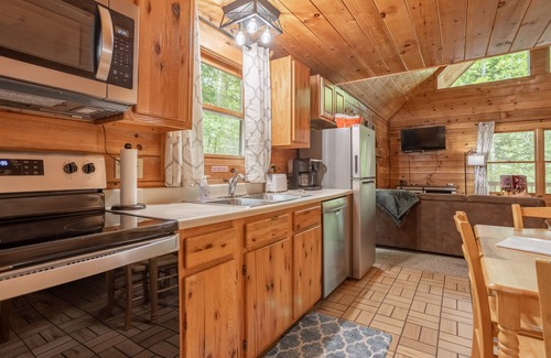 Shell Knob Cabin | Perfect Getaway for Your Anniversary: Rated 9.8/10 & Pet Friendly