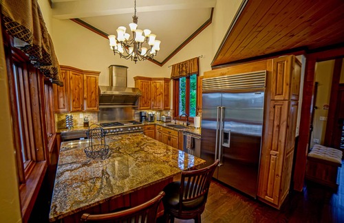 Breckenridge House | New Breckenridge Peak 7 with Hot Tub & Ocean View