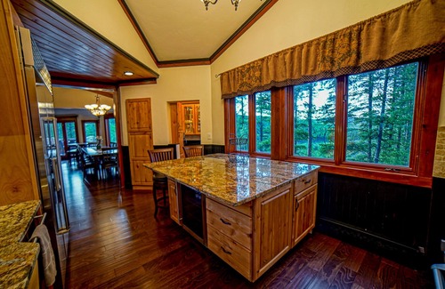 Breckenridge House | New Breckenridge Peak 7 with Hot Tub & Ocean View