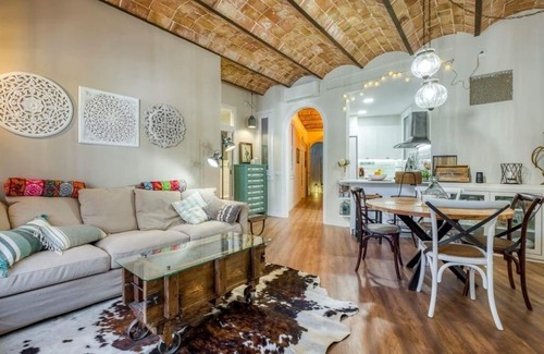 Dreta de l'Eixample Apartment | Feel at Home with Oceanfront Views and Spa Amenities