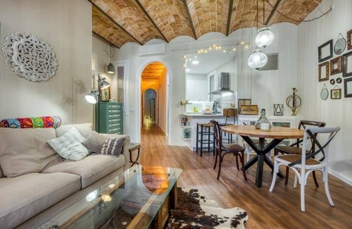 Dreta de l'Eixample Apartment | Feel at Home with Oceanfront Views and Spa Amenities