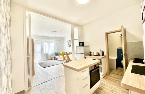 Erzsebetvaros Apartment | Discover DobHouse: 4-Star Pet-Friendly Retreat