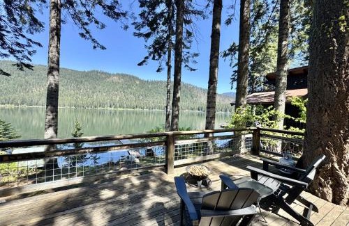 Leavenworth House | Unforgettable Stay at Doc Roy's Legacy with Hot Tub Access