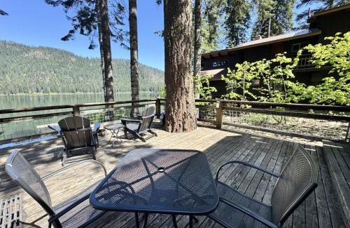 Leavenworth House | Unforgettable Stay at Doc Roy's Legacy with Hot Tub Access