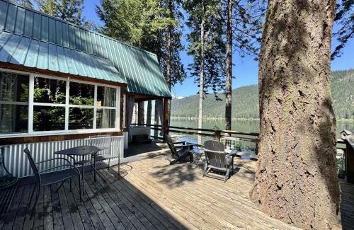 Leavenworth House | Unforgettable Stay at Doc Roy's Legacy with Hot Tub Access