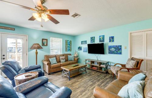 Palm Harbor House | Idyllic Rockport Home with Canal Dock & Bay Access
