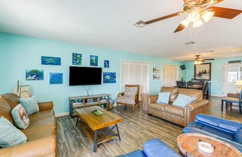Palm Harbor House | Idyllic Rockport Home with Canal Dock & Bay Access