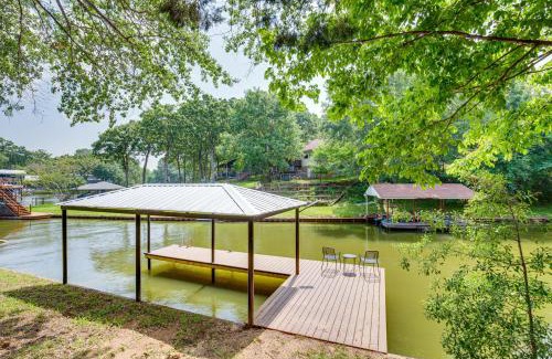 Cedar Creek Reservoir House | Malakoff Lakefront Home with Dock, Fire Pit & Pool