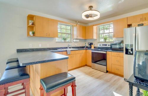 Weeki Wachee Gardens House | Sunny Spring Hill Home with Canal Access and Pool Table