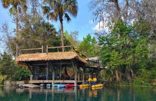 Dunnellon House | Idyllic Riverside Home with Private Dock and Kayaks