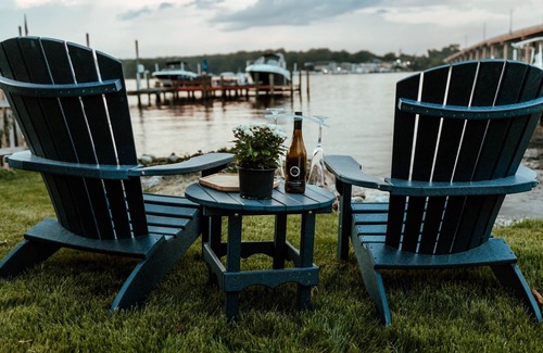 Edgewater RV Rental | Cozy Edgewater Tent with Breakfast and Pet-Friendly Options