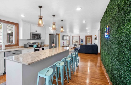 Oconto House | Riverside Retreat: Kayaks, Bay Access & Pet-Friendly Fun!