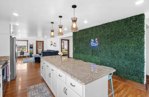 Oconto House | Riverside Retreat: Kayaks, Bay Access & Pet-Friendly Fun!