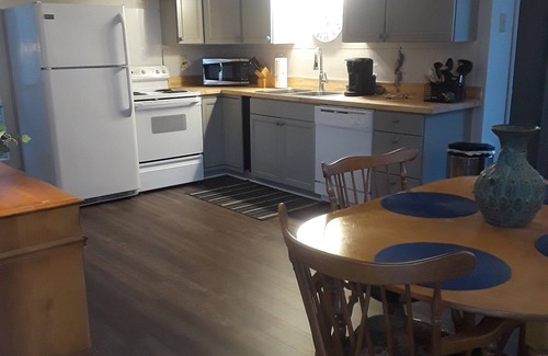 New Concord Cottage | Pet-Friendly Cottage with Lake View at Kentucky Lake
