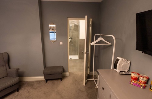 Wapping House | Top-Rated Dockers Inn: Family-Friendly with Breakfast Included