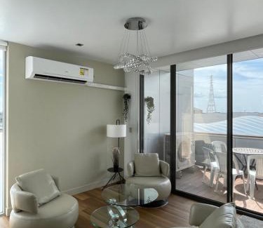 Docklands Apartment | Elegant Docklands Penthouse with Hot Tub & Dining Options