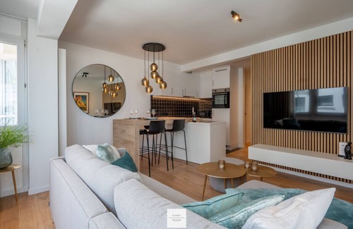 Heist Apartment | Cozy Docks Floor: Renovated Seaside Home with Ocean Views