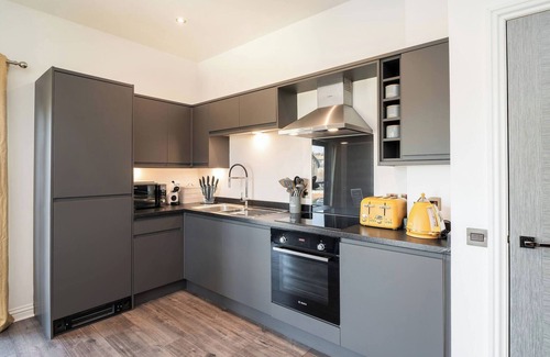 Dundee Apartment | Dockside: Quay Views with Family-Friendly Amenities