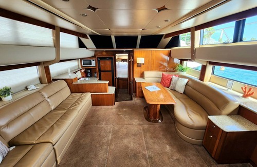 Waterfront Boat Rental | Experience Dockside Boat & Bed in Long Beach Today!