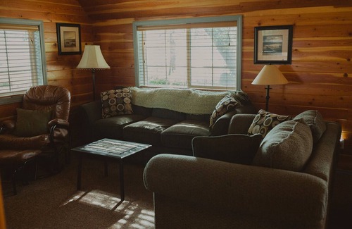 Seeley Lake Cabin | Family-Friendly Dockside Cabin at Tamaracks Resort Awaits